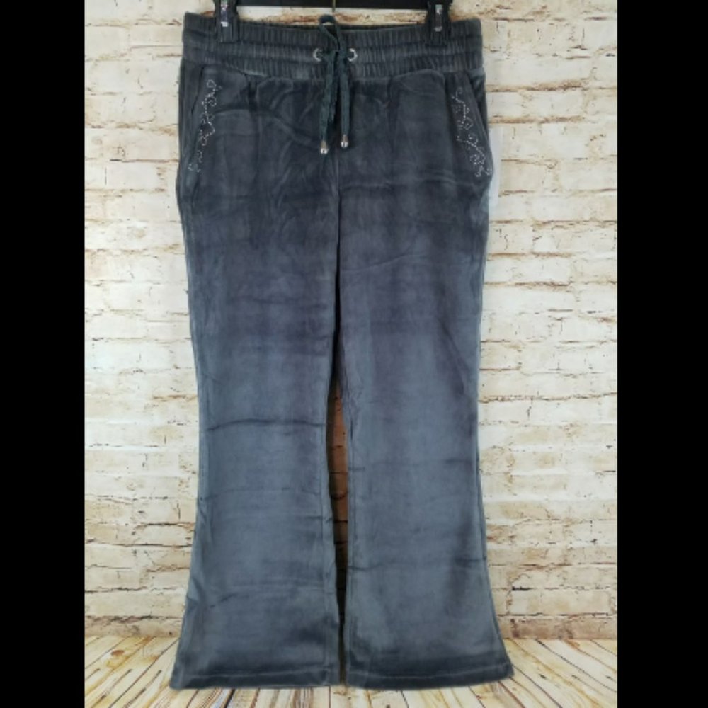 White Lily Grey Sweat Pants. Size M.  New with tag.